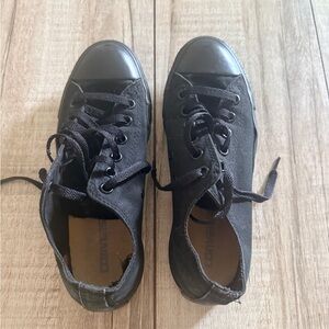 Converse Black Low-Top Canvas Sneakers Mens 6 | Women’s 8